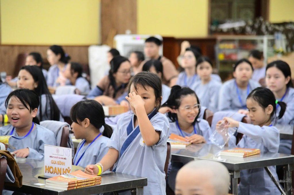 CHIA SẺ KỸ NĂNG SỐNG TẠI KHÓA TU XUẤT GIA BÁO HIẾU LẦN THỨ 5