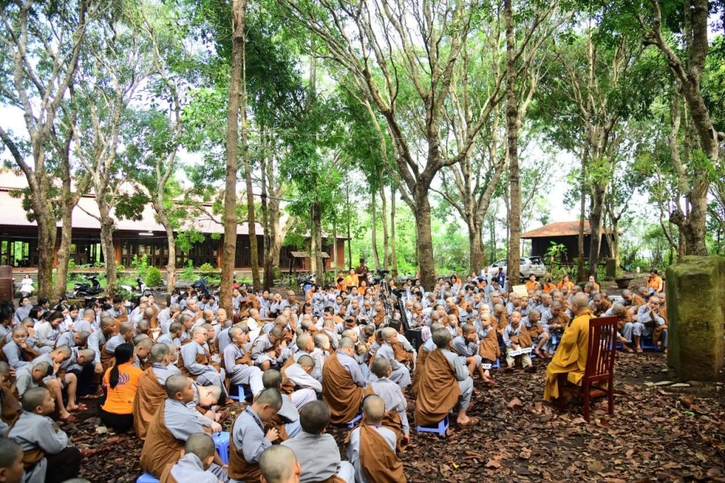 VẤN ĐÁP PHẬT PHÁP: THƯỢNG TỌA THÍCH NHẬT TỪ GẦN GŨI CHIA SẺ CÙNG “CHÚ TIỂU” TẠI KHÓA TU XUẤT GIA BÁO HIẾU LẦN THỨ 5