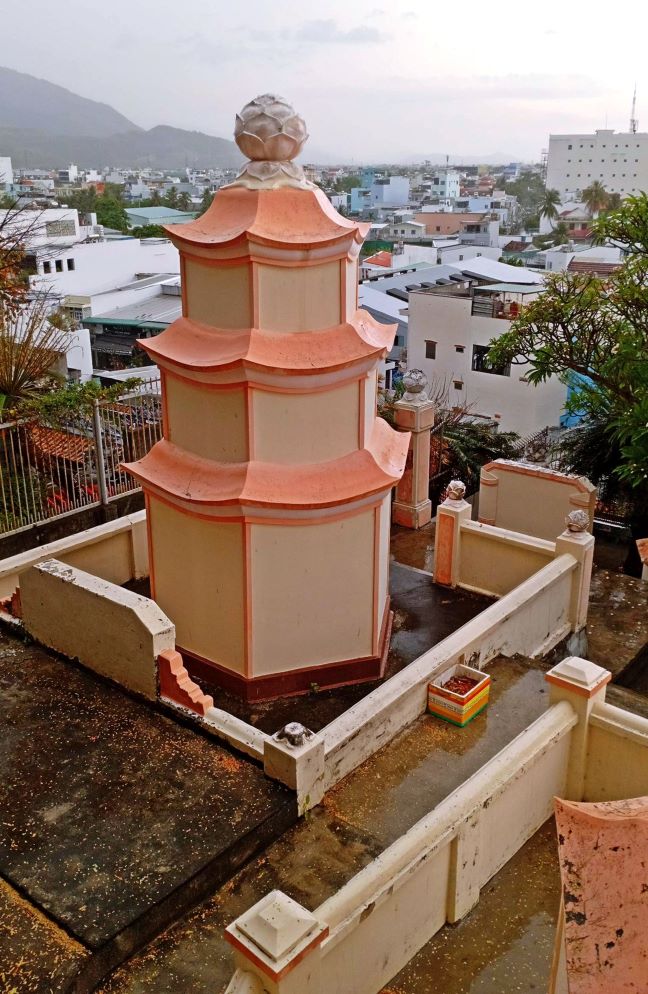 Lên Đồi Cao Sáng Ngày Mưa