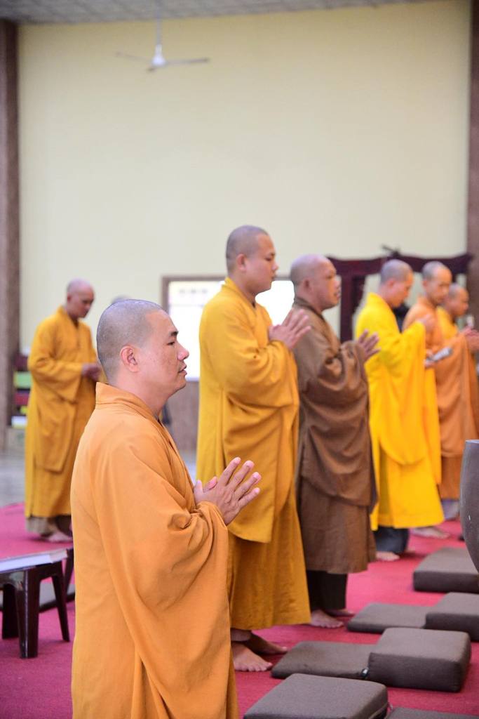 KHÓA LỄ LẠY VẠN PHẬT TẠI HẠ TRƯỜNG CHÙA GIÁC NGỘ ĐẤT ĐỎ