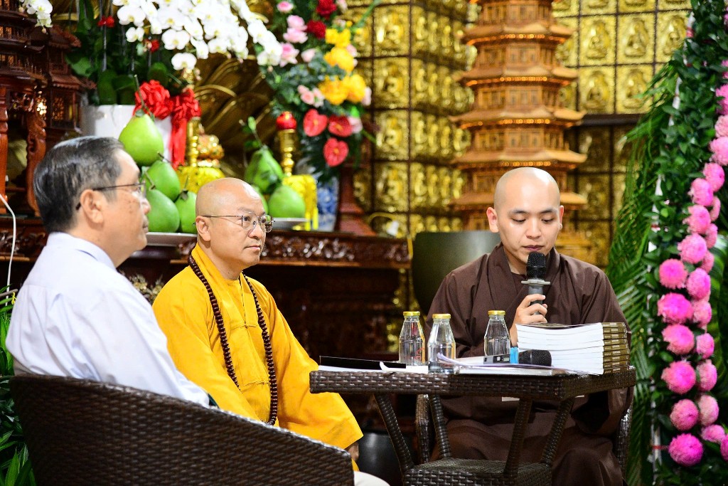 LỄ RA MẮT SÁCH “CUỘC ĐỜI ĐỨC PHẬT THÍCH CA MÂU NI QUA TEM BƯU CHÍNH VÀ BƯU ẢNH” TRONG MÙA PHẬT ĐẢN THIÊNG LIÊNG 