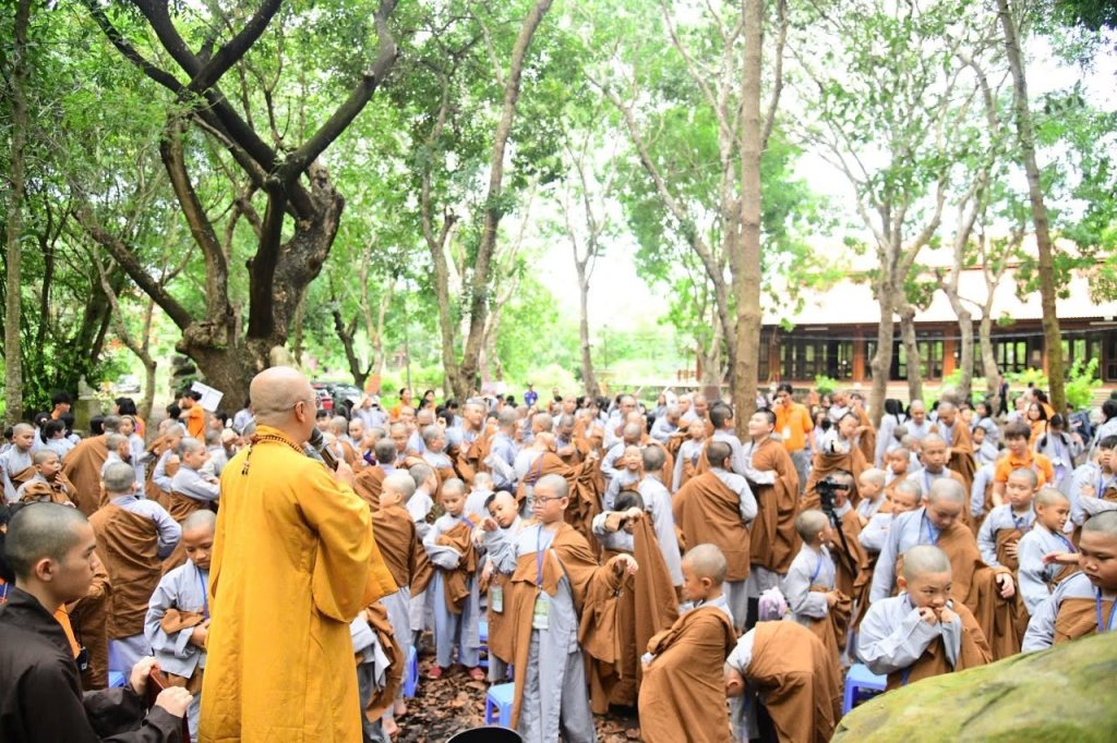 VẤN ĐÁP PHẬT PHÁP: THƯỢNG TỌA THÍCH NHẬT TỪ GẦN GŨI CHIA SẺ CÙNG “CHÚ TIỂU” TẠI KHÓA TU XUẤT GIA BÁO HIẾU LẦN THỨ 5
