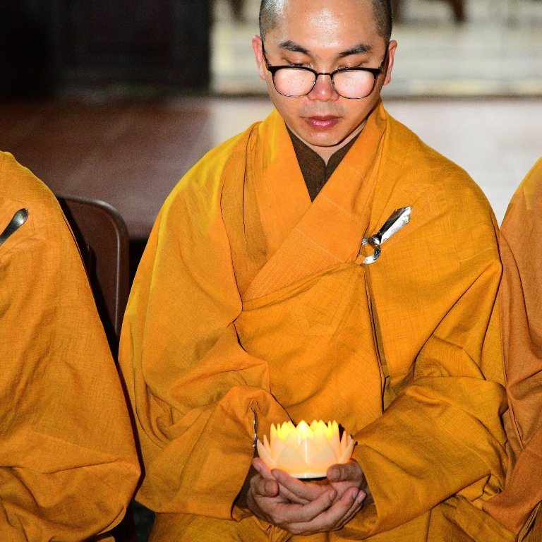 ÁNH SÁNG ĐÊM HOA ĐĂNG – NGUYỆN CẦU THẾ GIỚI HÒA BÌNH, CHIẾN TRANH CHẤM DỨT, HIẾU HẠNH LAN TỎA