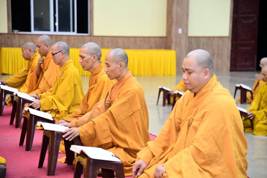 ĐƯA LỜI PHẬT DẠY ĐẾN GẦN NGƯỜI HỌC PHẬT QUA NHỮNG BẢN KINH THUẦN VIỆT