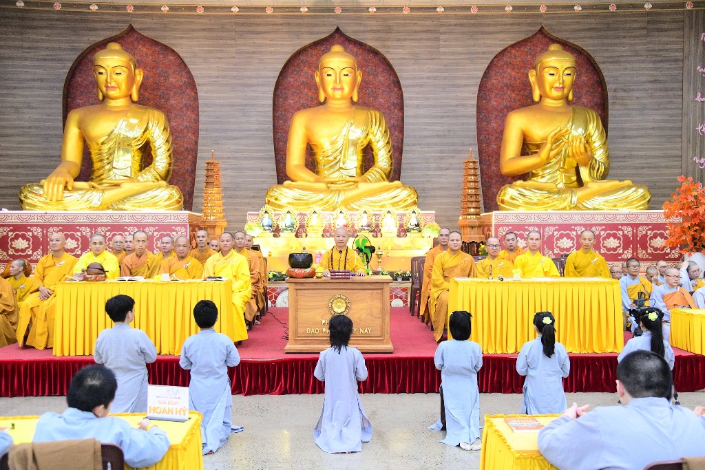 KHAI MẠC KHÓA TU XUẤT GIA BÁO HIẾU LẦN 5: PHÁT TÂM XUẤT TRẦN, HƯỚNG VỀ CỘI NGUỒN HIẾU ĐẠO 