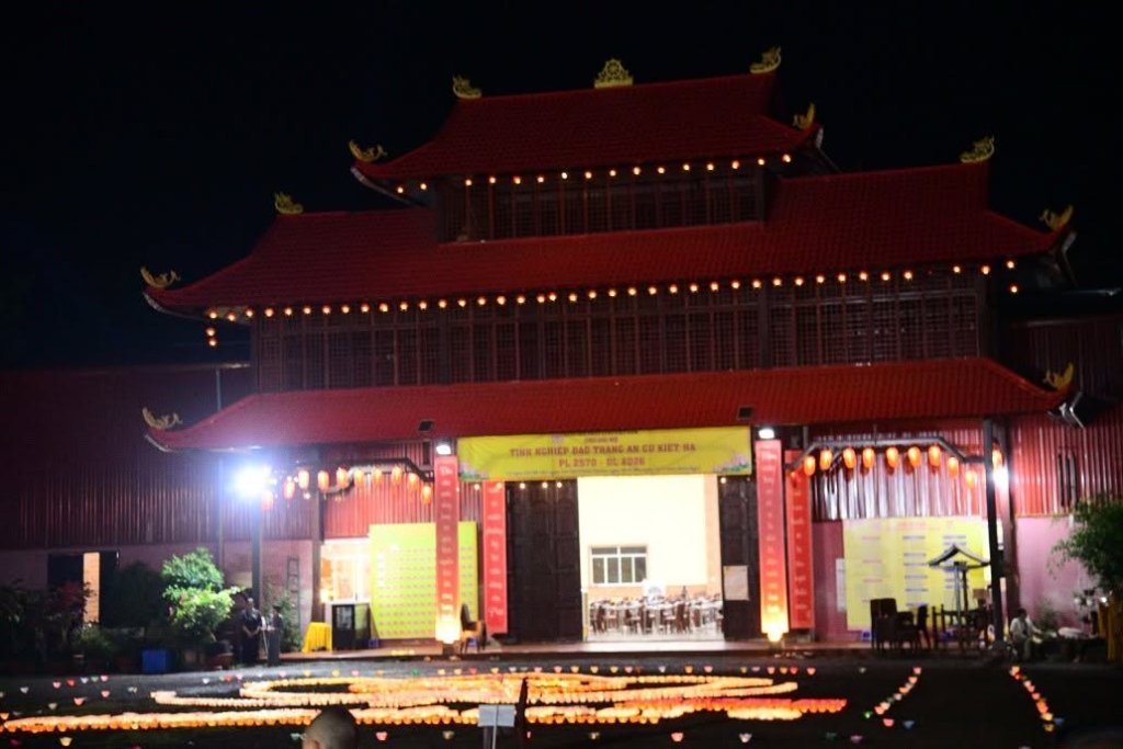 ÁNH SÁNG ĐÊM HOA ĐĂNG – NGUYỆN CẦU THẾ GIỚI HÒA BÌNH, CHIẾN TRANH CHẤM DỨT, HIẾU HẠNH LAN TỎA