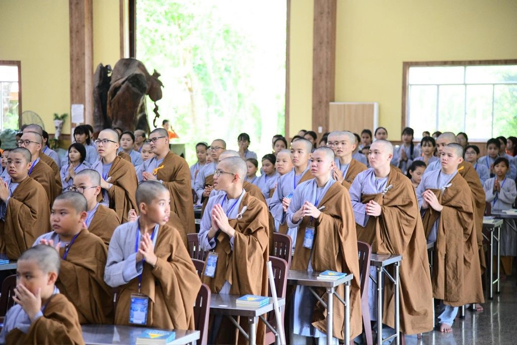 MƯỜI ĐIỀU ĐẠO ĐỨC PHẬT DẠY – HÀNH TRANG QUÝ CỦA TUỔI THƠ