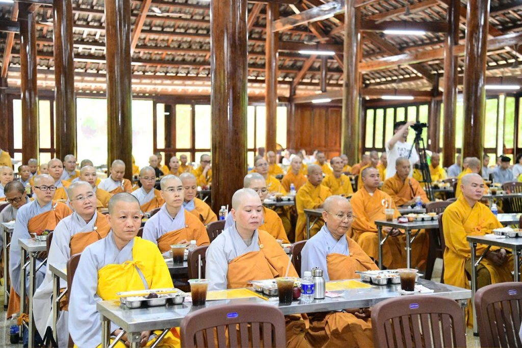 ĐẠO TRÀNG ĐẠO PHẬT NGÀY NAY CÚNG DƯỜNG TRAI TĂNG VÀ HỘ TRÌ AN CƯ TẠI CHÙA GIÁC NGỘ - ĐẤT ĐỎ (TP.HCM)