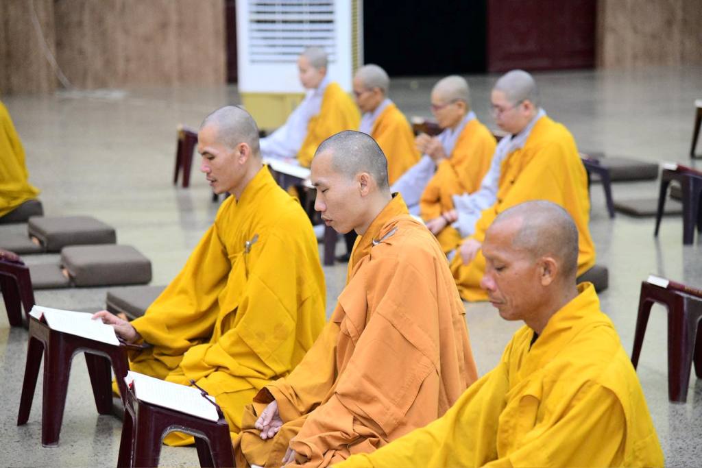 ĐƯA LỜI PHẬT DẠY ĐẾN GẦN NGƯỜI HỌC PHẬT QUA NHỮNG BẢN KINH THUẦN VIỆT