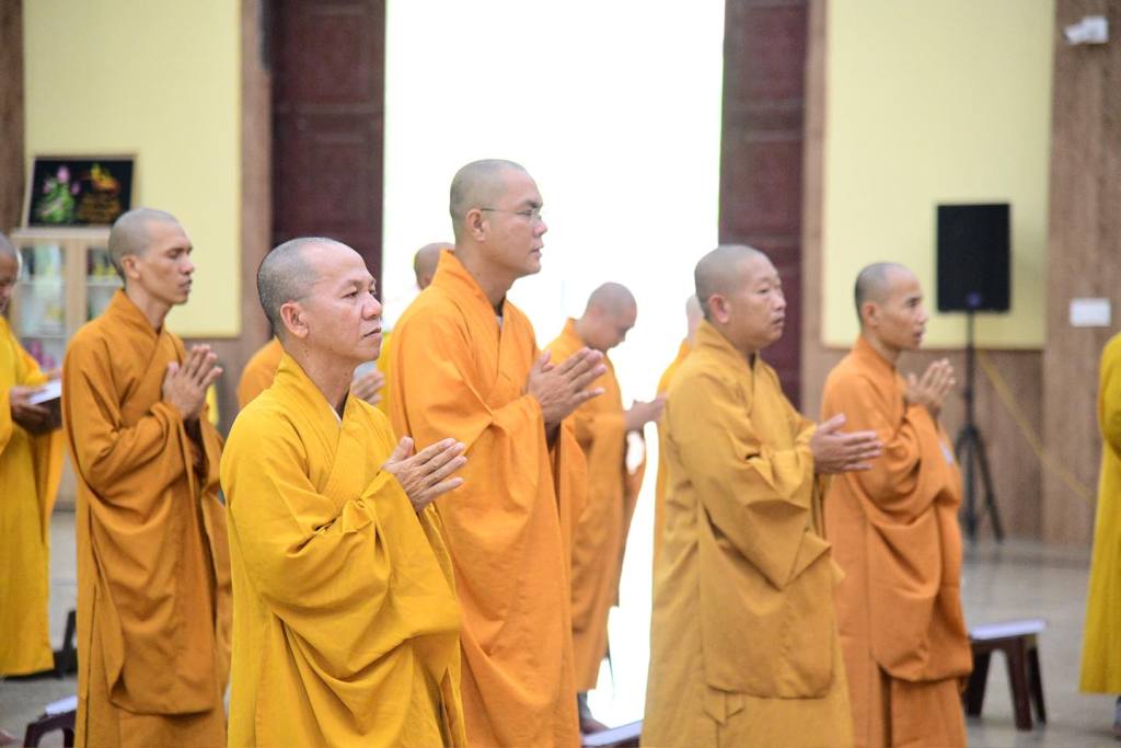 KHÓA LỄ LẠY VẠN PHẬT TẠI HẠ TRƯỜNG CHÙA GIÁC NGỘ ĐẤT ĐỎ