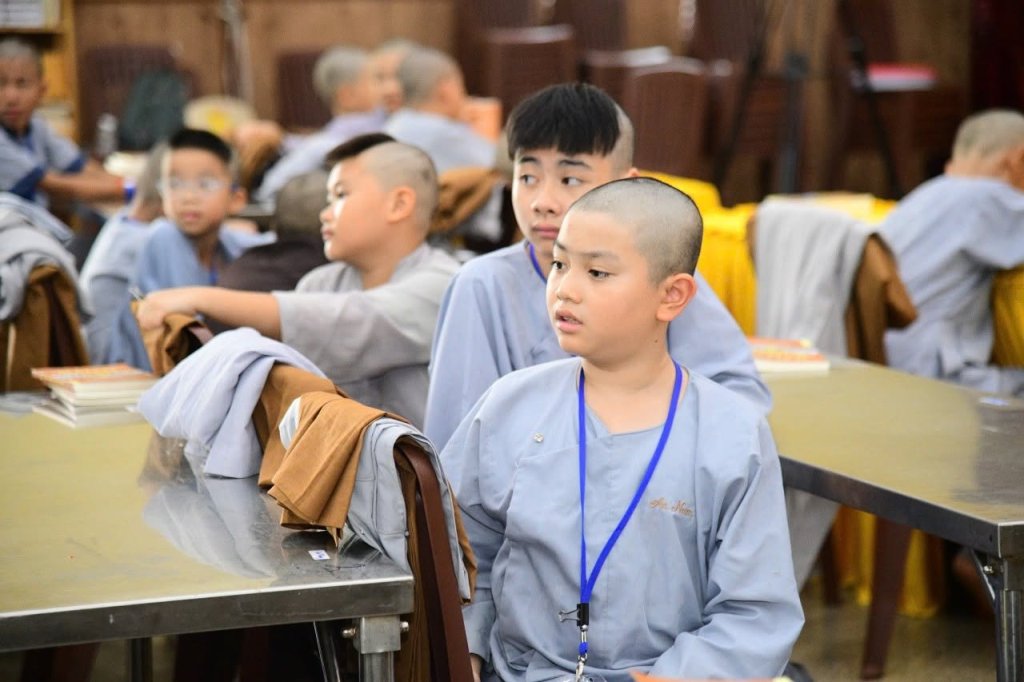 CHIA SẺ KỸ NĂNG SỐNG TẠI KHÓA TU XUẤT GIA BÁO HIẾU LẦN THỨ 5