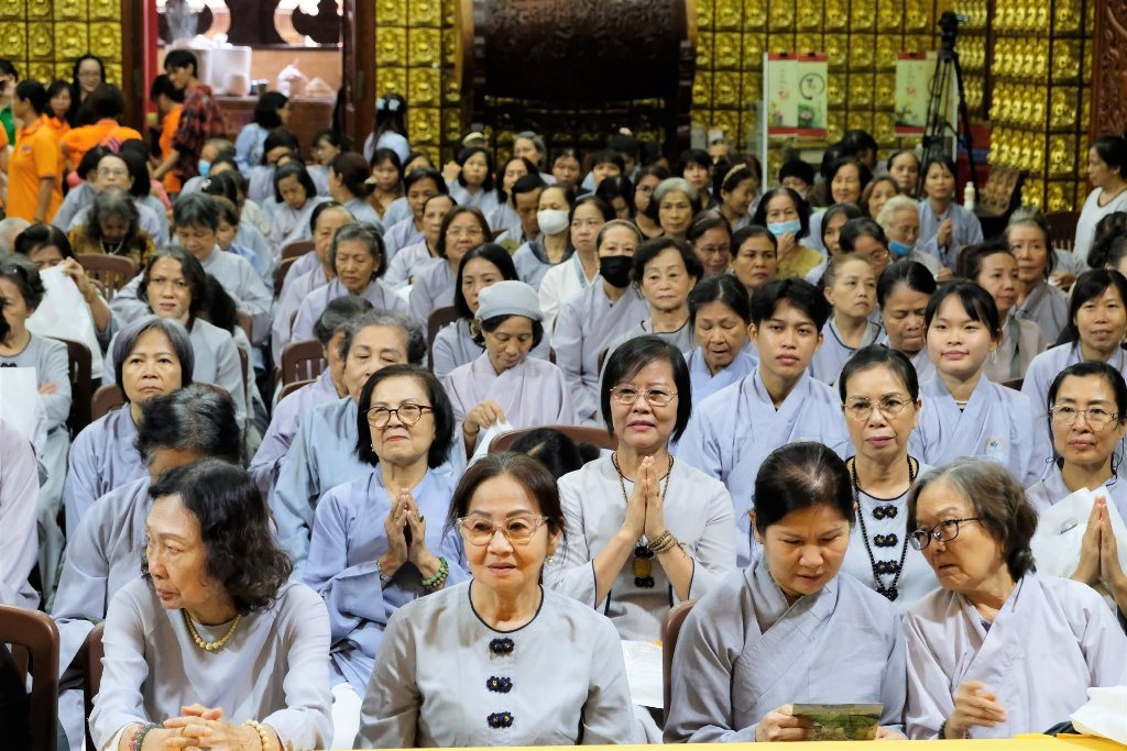 Lắng Đọng Thời Pháp Thoại "Vượt Qua Nỗi Sợ Hãi" Chuyển Hóa Khổ Đau Qua Lời Giảng Về Sự Buông Xả Của Ni Sư Thích Nữ Diệu Hiếu Tại Khóa Tu Ngày An Lạc Chùa Giác Ngộ