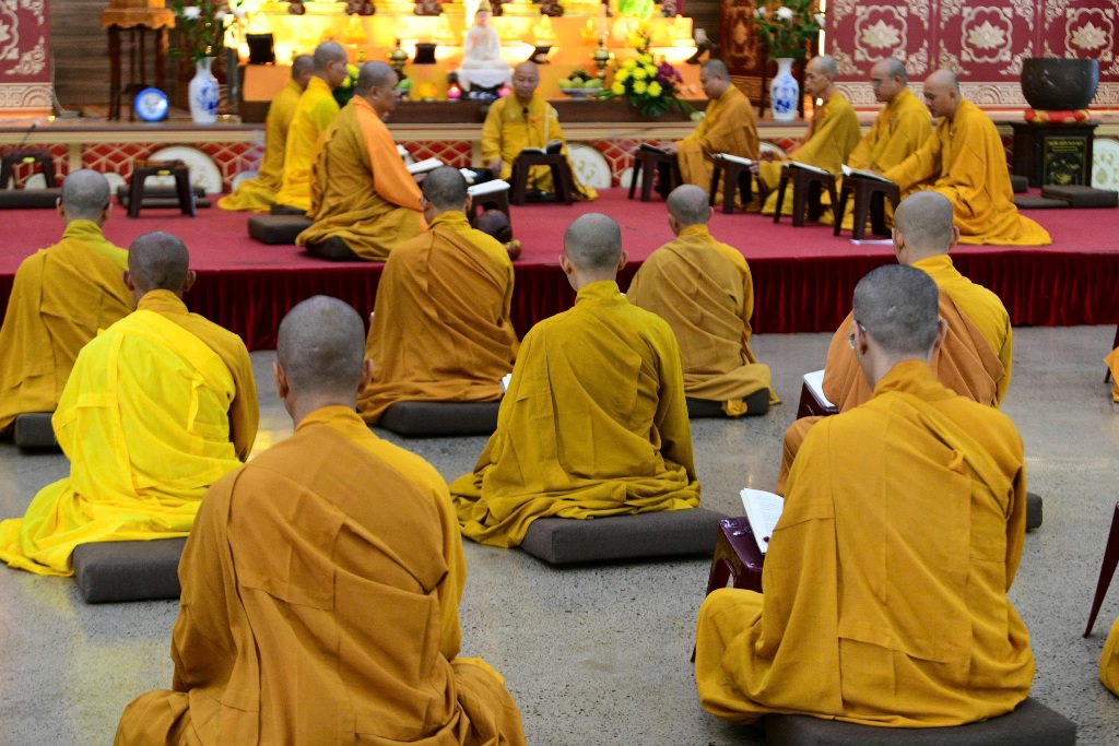 TRANG NGHIÊM CỬ HÀNH LỄ BỐ-TÁT ĐẦU TIÊN MÙA AN CƯ KIẾT HẠ TẠI HẠ TRƯỜNG CHÙA GIÁC NGỘ