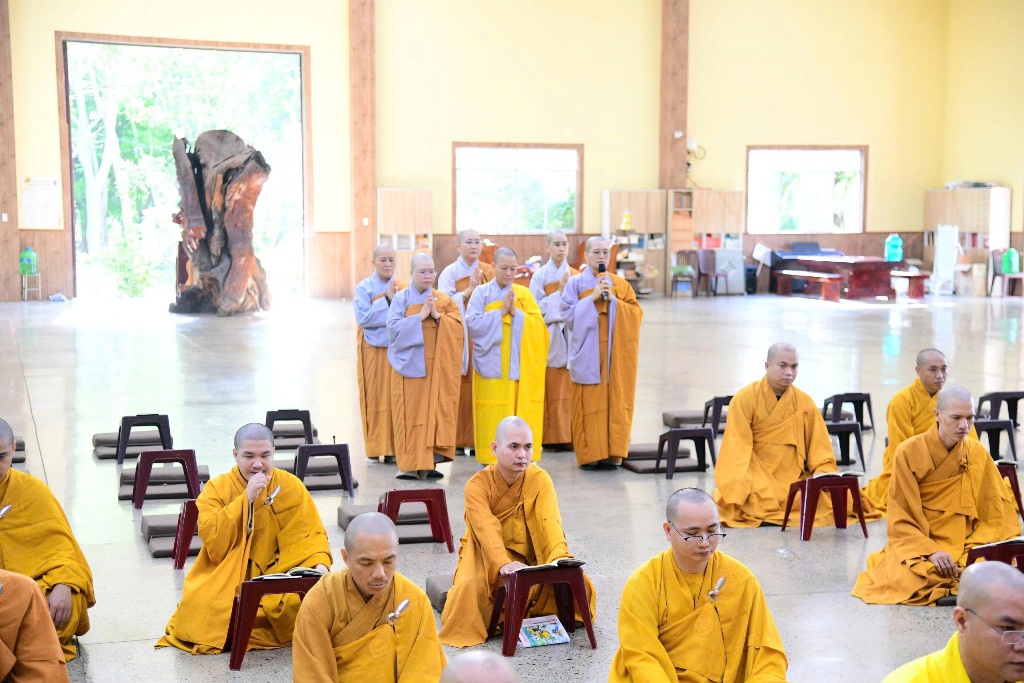 TRANG NGHIÊM CỬ HÀNH LỄ BỐ-TÁT ĐẦU TIÊN MÙA AN CƯ KIẾT HẠ TẠI HẠ TRƯỜNG CHÙA GIÁC NGỘ