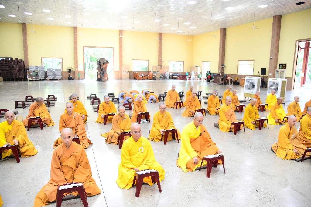 TRANG NGHIÊM CỬ HÀNH LỄ BỐ-TÁT ĐẦU TIÊN MÙA AN CƯ KIẾT HẠ TẠI HẠ TRƯỜNG CHÙA GIÁC NGỘ