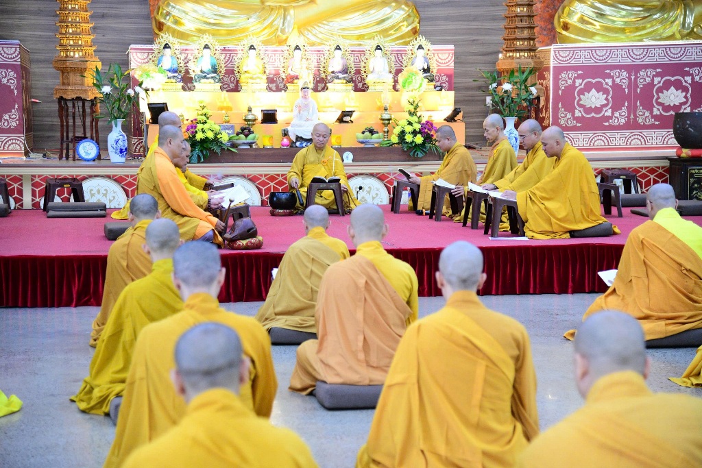 TRANG NGHIÊM CỬ HÀNH LỄ BỐ-TÁT ĐẦU TIÊN MÙA AN CƯ KIẾT HẠ TẠI HẠ TRƯỜNG CHÙA GIÁC NGỘ