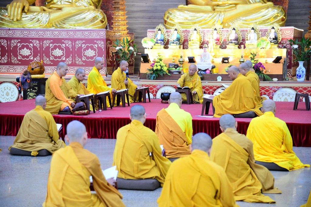 TRANG NGHIÊM CỬ HÀNH LỄ BỐ-TÁT ĐẦU TIÊN MÙA AN CƯ KIẾT HẠ TẠI HẠ TRƯỜNG CHÙA GIÁC NGỘ