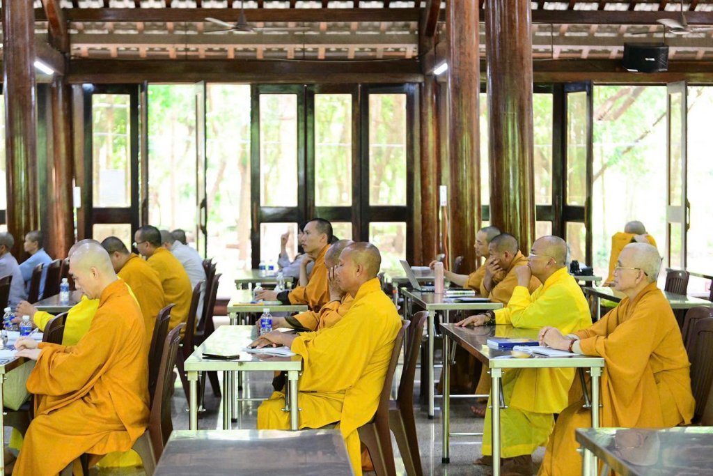 KINH VÍ DỤ CÁI CƯA: BÀI HỌC VỀ NHẪN NHỤC, TỪ BI VÀ LÀM CHỦ NỘI TÂM