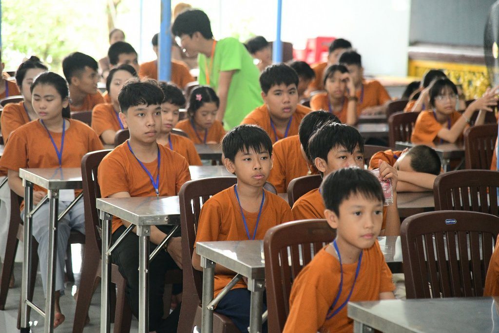 Công an xã Đồng Kho chia sẻ kiến thức pháp luật bổ ích cho gần 200 khóa sinh tại Chùa Quan Thế Âm