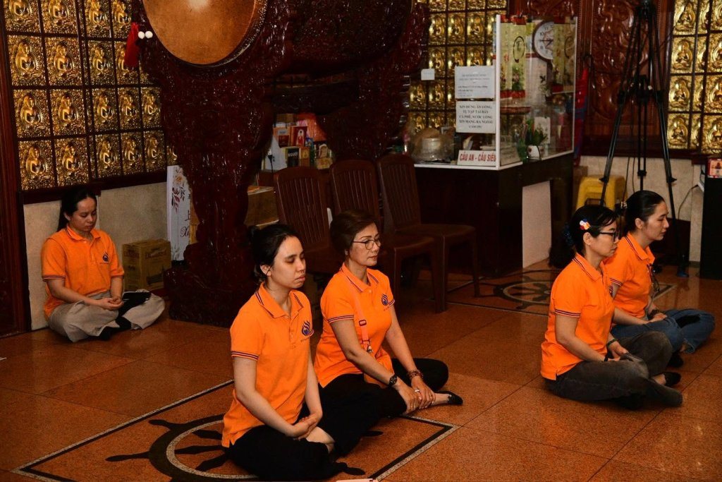 NHỮNG ĐÓA HOA CÔNG ĐỨC DÂNG MÙA PHẬT ĐẢN