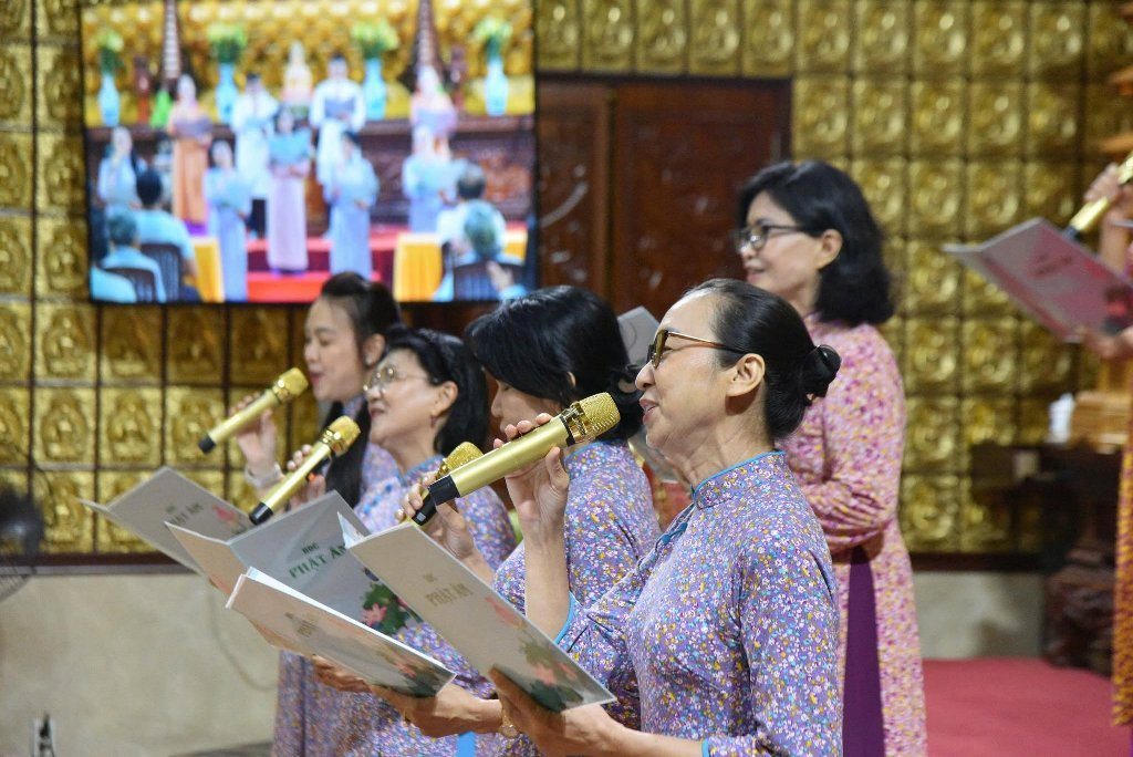 NUÔI DƯỠNG NỤ CƯỜI AN LẠC VÀ TÂM TỪ BI GIỮA ĐỜI THƯỜNG