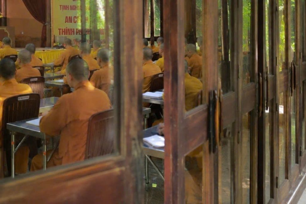 ĐỜI SỐNG XUẤT GIA TU HỌC TRONG MƯỜI HAI PHẦN GIÁO CỦA ĐỨC PHẬT