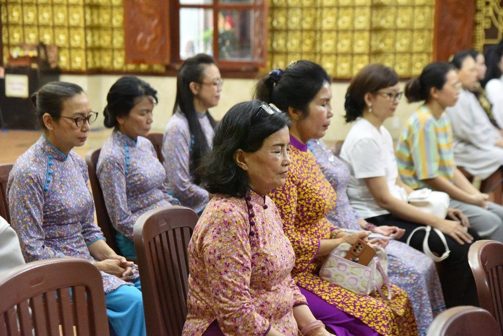 NUÔI DƯỠNG NỤ CƯỜI AN LẠC VÀ TÂM TỪ BI GIỮA ĐỜI THƯỜNG
