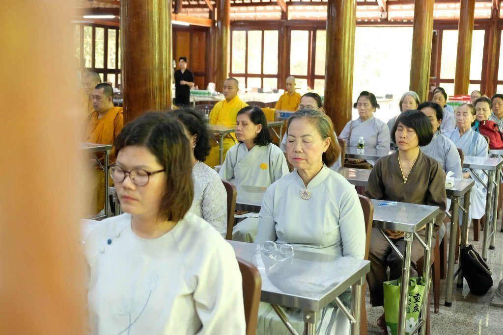 NGƯỜI ĐỜI ĐI THUẬN DÒNG, NGƯỜI TU ĐI NGƯỢC DÒNG