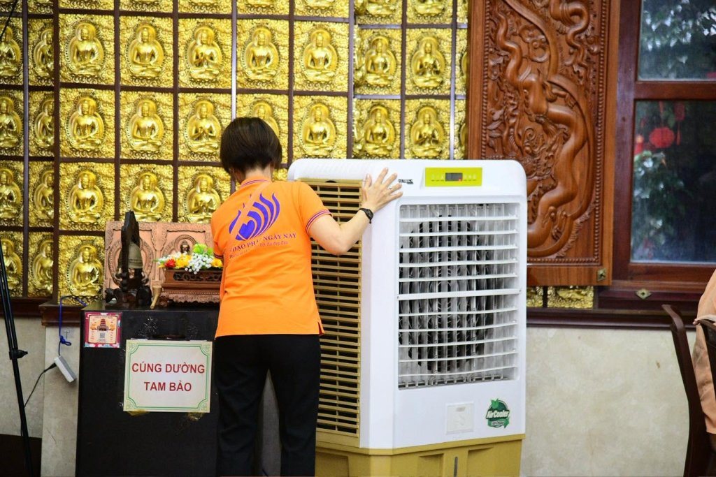 NHỮNG ĐÓA HOA CÔNG ĐỨC DÂNG MÙA PHẬT ĐẢN