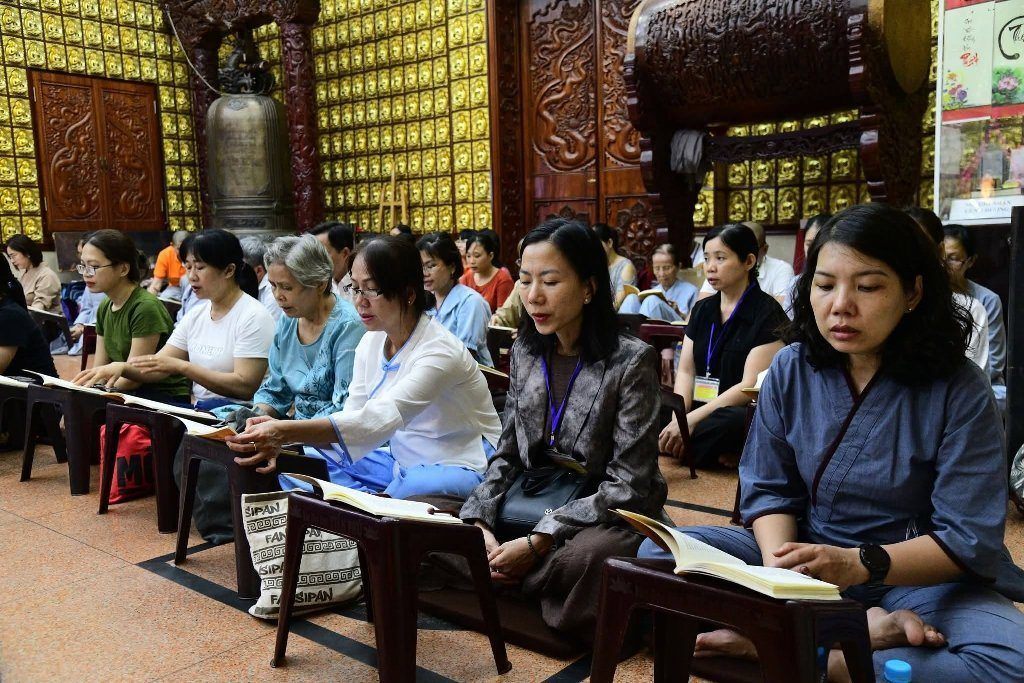 MỖI EM NHỎ LÀ MỘT BÚP SEN GIỮA MÙA PHẬT ĐẢN