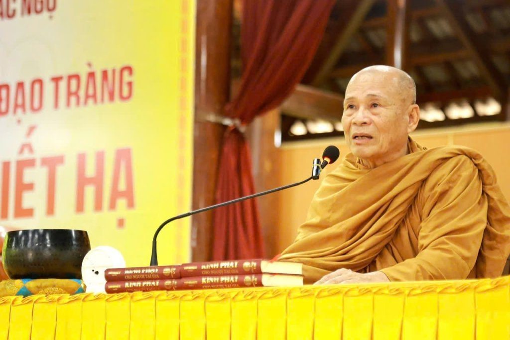 ĐỜI SỐNG XUẤT GIA TU HỌC TRONG MƯỜI HAI PHẦN GIÁO CỦA ĐỨC PHẬT