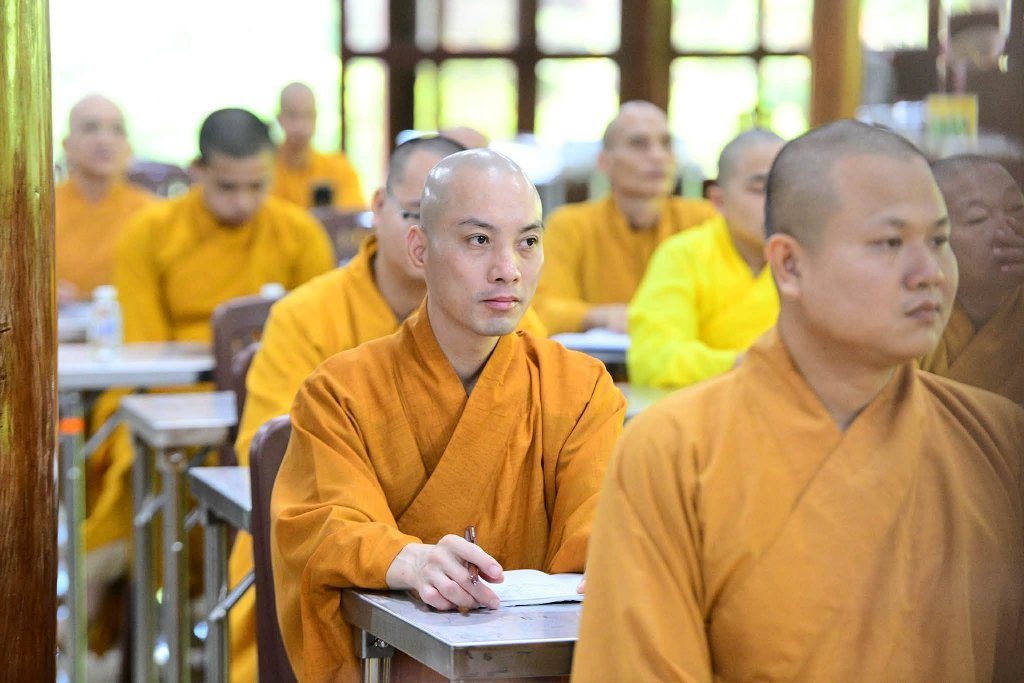 NGƯỜI XUẤT GIA PHẢI NUÔI LỚN TÂM NGUYỆN HOẰNG PHÁP LỢI SINH