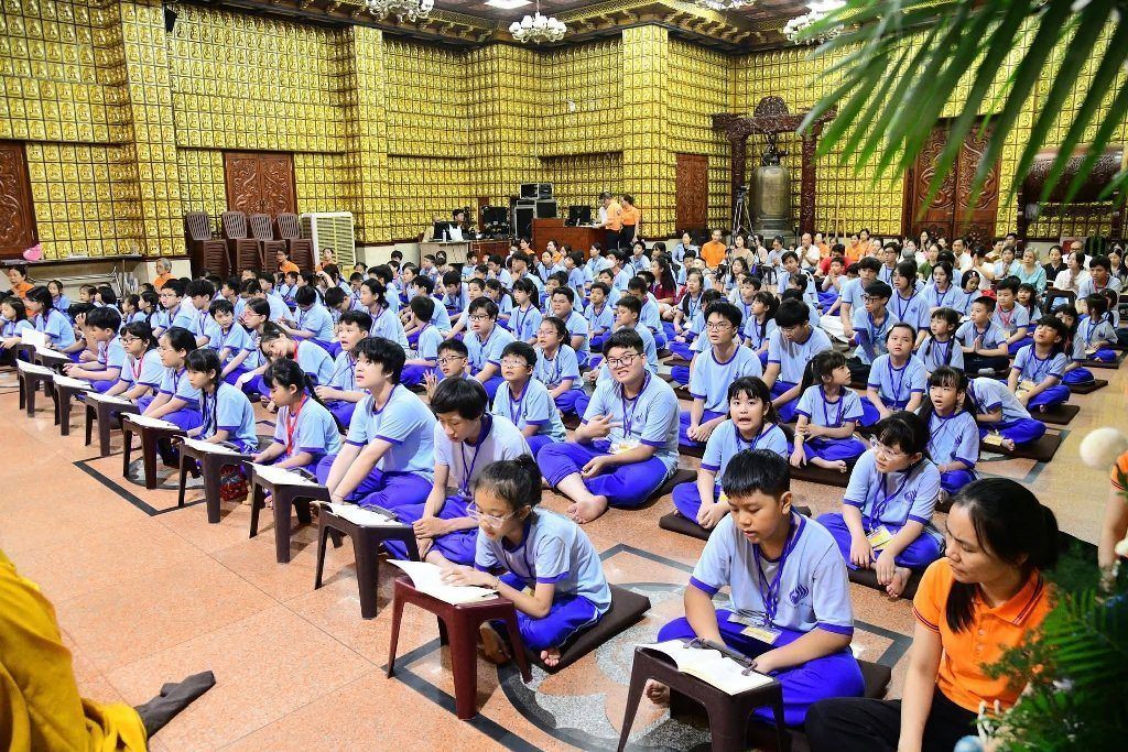 MỖI EM NHỎ LÀ MỘT BÚP SEN GIỮA MÙA PHẬT ĐẢN