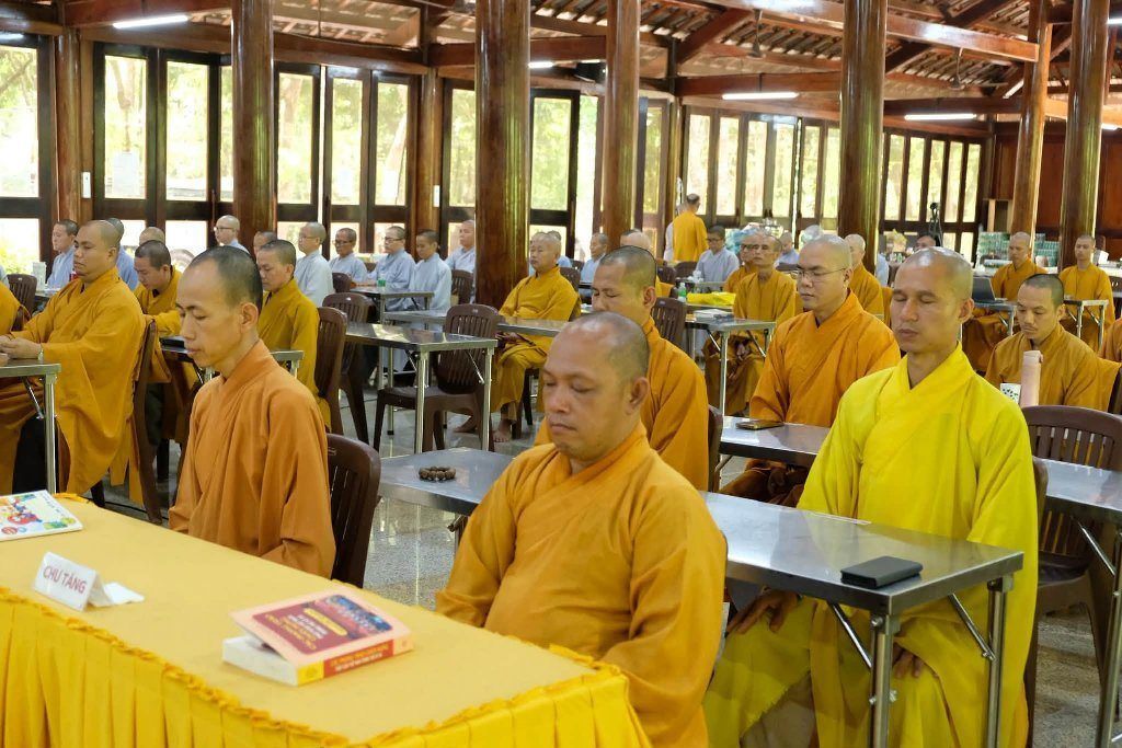 NGƯỜI ĐỜI ĐI THUẬN DÒNG, NGƯỜI TU ĐI NGƯỢC DÒNG