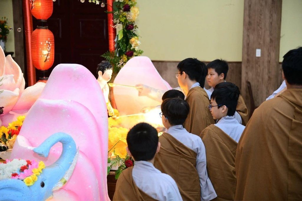 Hơn 300 khóa sinh đã chính thức trở về Chùa Giác Ngộ Đất Đỏ để tham dự Khóa Tu Xuất Gia Báo Hiếu lần thứ 5