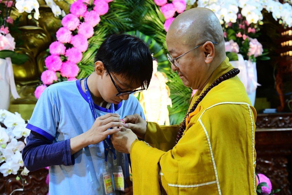 MỖI EM NHỎ LÀ MỘT BÚP SEN GIỮA MÙA PHẬT ĐẢN