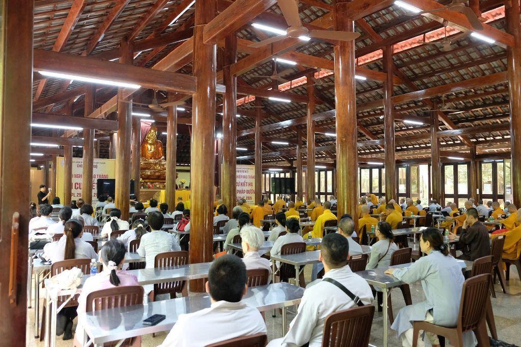 NGƯỜI ĐỜI ĐI THUẬN DÒNG, NGƯỜI TU ĐI NGƯỢC DÒNG