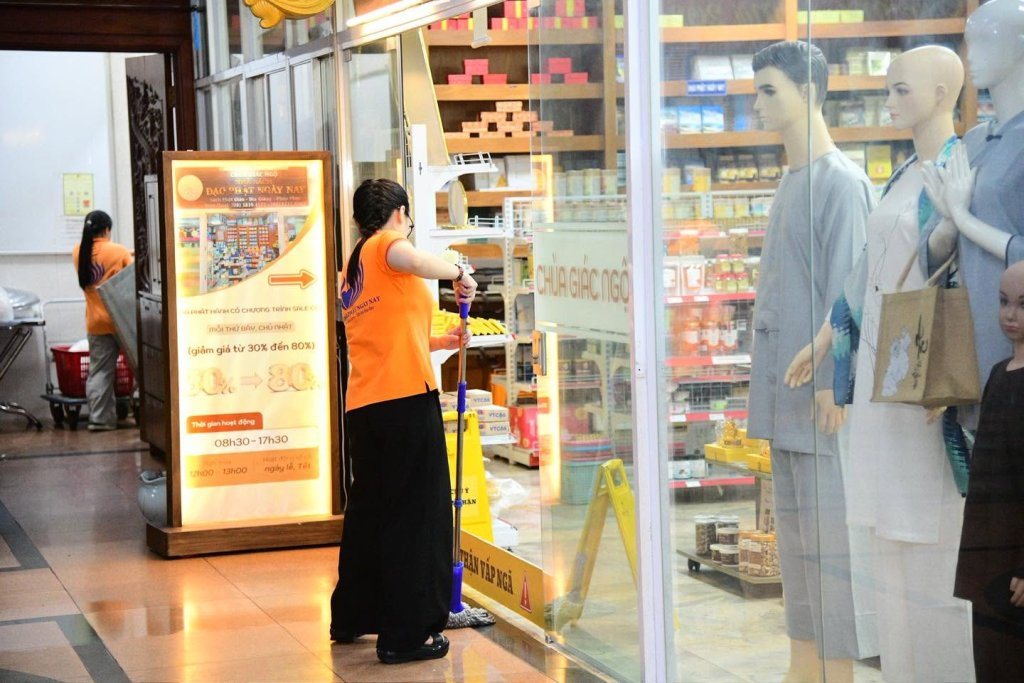 NHỮNG ĐÓA HOA CÔNG ĐỨC DÂNG MÙA PHẬT ĐẢN