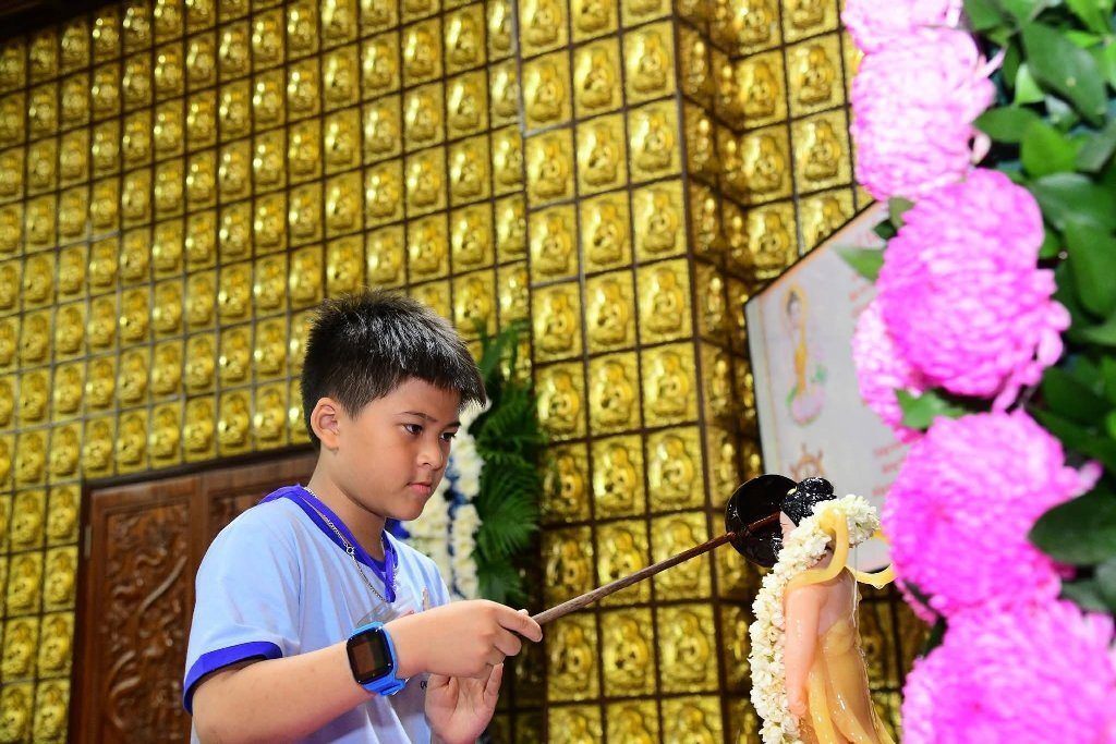 MỖI EM NHỎ LÀ MỘT BÚP SEN GIỮA MÙA PHẬT ĐẢN
