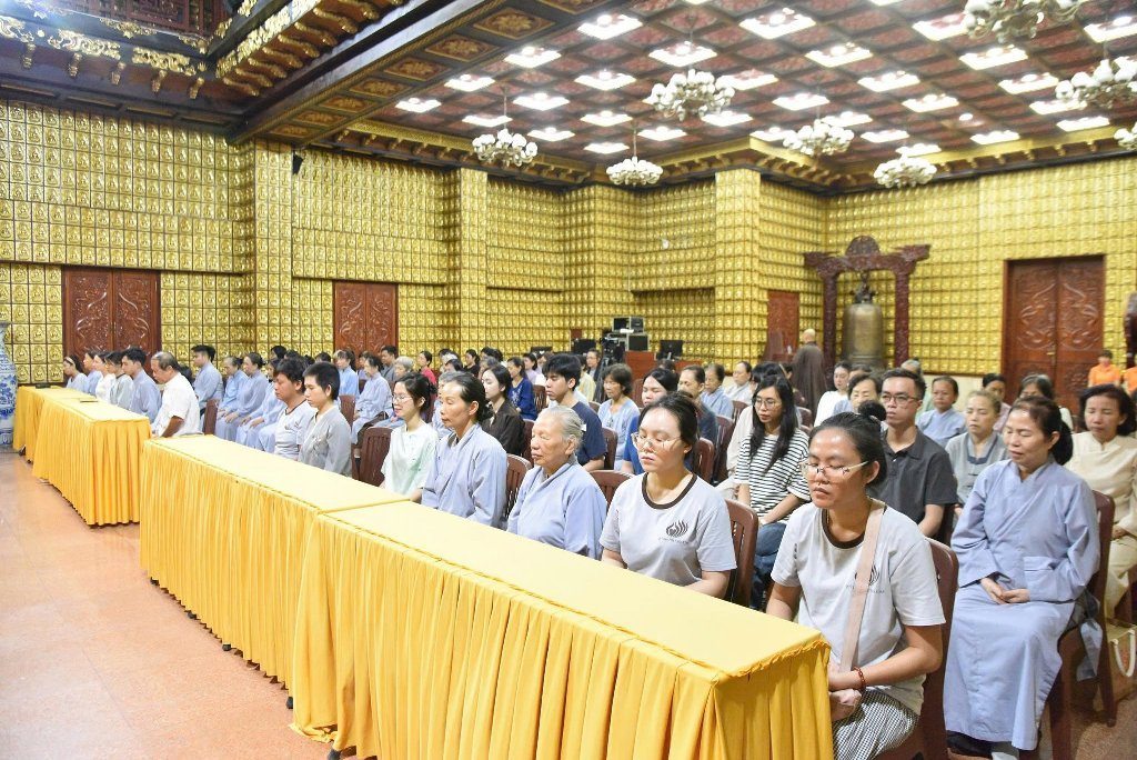 NUÔI DƯỠNG NỤ CƯỜI AN LẠC VÀ TÂM TỪ BI GIỮA ĐỜI THƯỜNG
