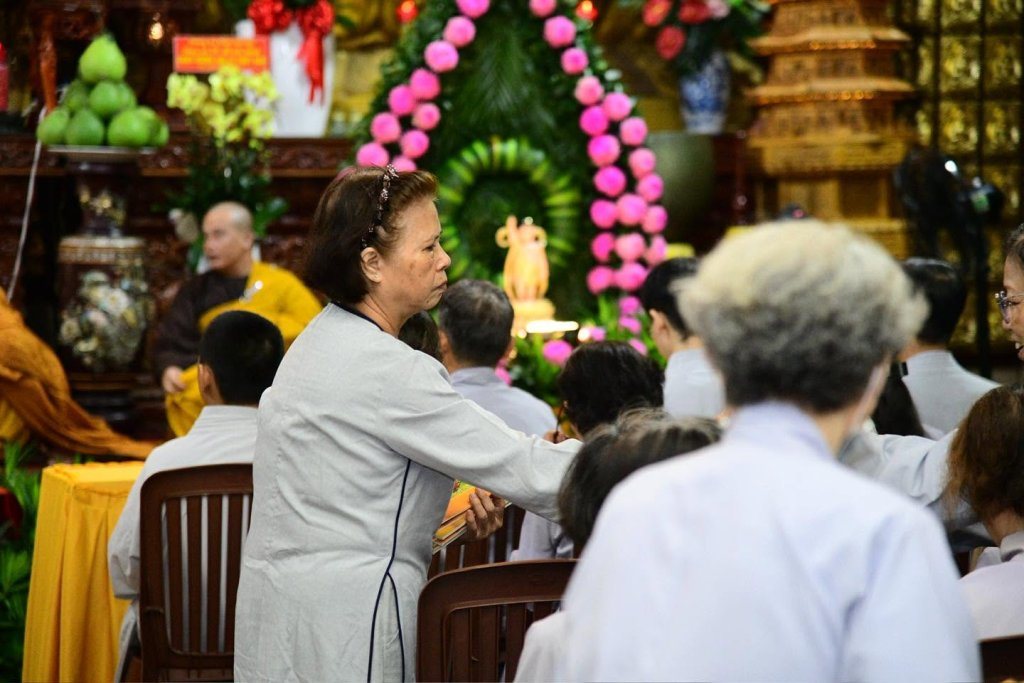 NHỮNG ĐÓA HOA CÔNG ĐỨC DÂNG MÙA PHẬT ĐẢN