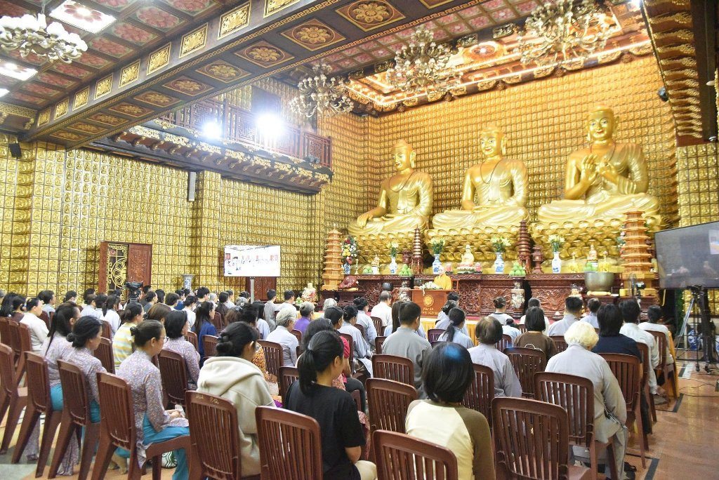 NUÔI DƯỠNG NỤ CƯỜI AN LẠC VÀ TÂM TỪ BI GIỮA ĐỜI THƯỜNG