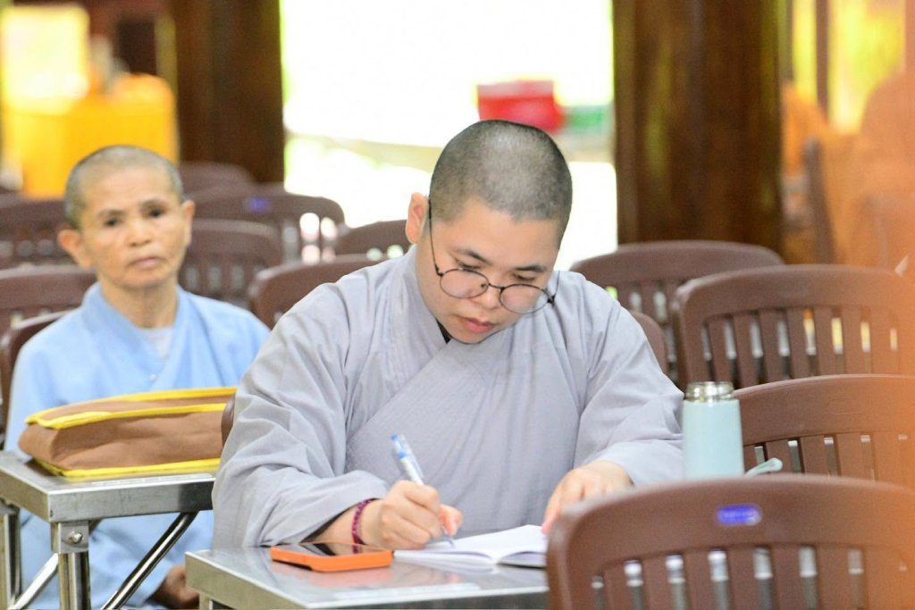 KINH VÍ DỤ CÁI CƯA: BÀI HỌC VỀ NHẪN NHỤC, TỪ BI VÀ LÀM CHỦ NỘI TÂM