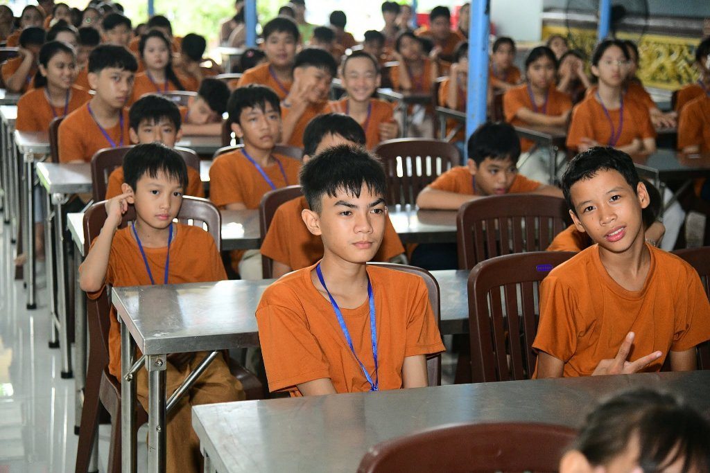 Công an xã Đồng Kho chia sẻ kiến thức pháp luật bổ ích cho gần 200 khóa sinh tại Chùa Quan Thế Âm