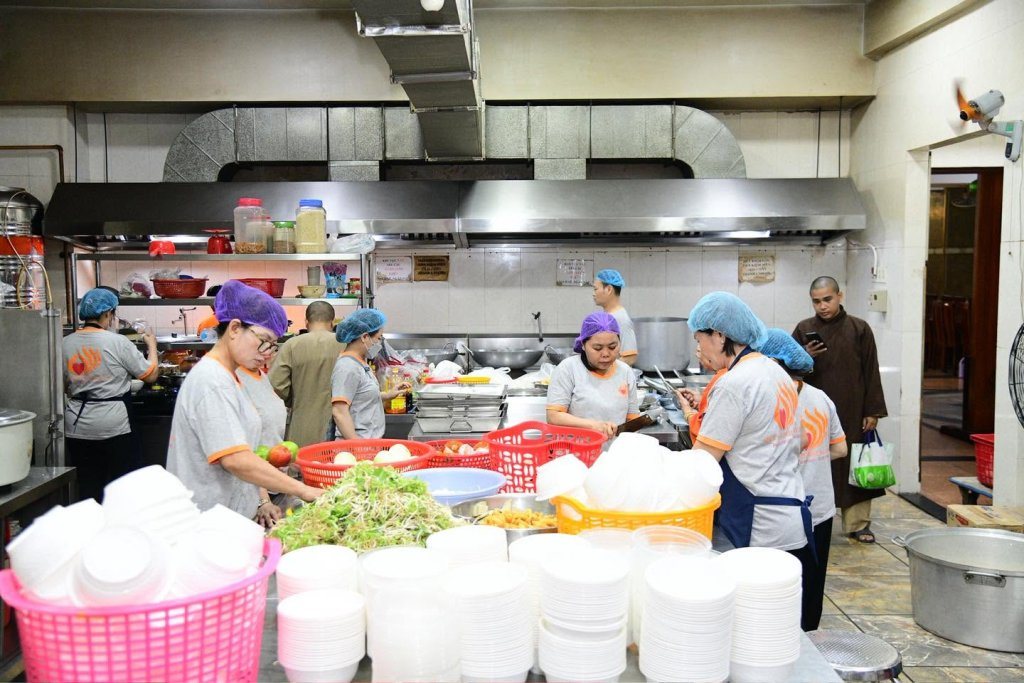 NHỮNG ĐÓA HOA CÔNG ĐỨC DÂNG MÙA PHẬT ĐẢN