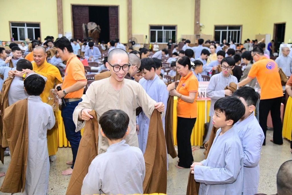 Hơn 300 khóa sinh đã chính thức trở về Chùa Giác Ngộ Đất Đỏ để tham dự Khóa Tu Xuất Gia Báo Hiếu lần thứ 5