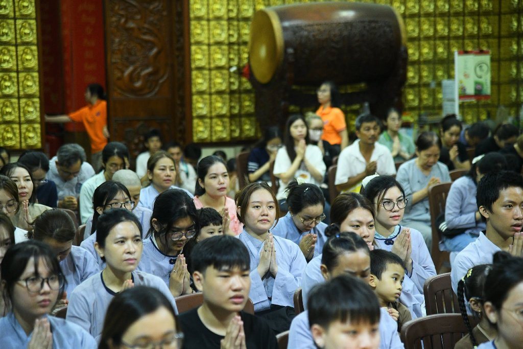 HƠN 200 THIỆN NAM TÍN NỮ PHÁT TÂM QUY Y TAM BẢO NHÂN MÙA VU LAN BÁO HIẾU TẠI CHÙA GIÁC NGỘ