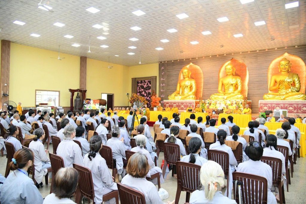 KHAI MẠC KHÓA TU “PHƯƠNG TRỜI THONG DONG” LẦN 10: GIEO DUYÊN XUẤT GIA, CÙNG TĂNG ĐOÀN AN CƯ TU HỌC