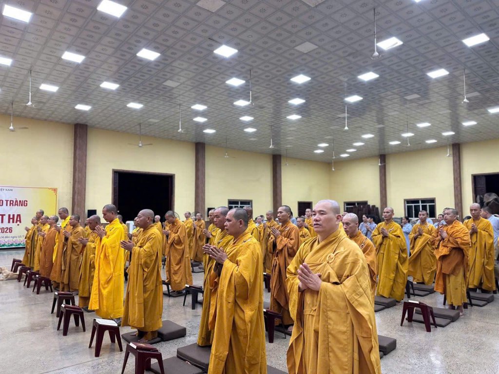HÒA THƯỢNG THÍCH THIỆN HỶ SÁCH TẤN HÀNH GIẢ AN CƯ TẠI HẠ TRƯỜNG CHÙA GIÁC NGỘ - ĐẤT ĐỎ