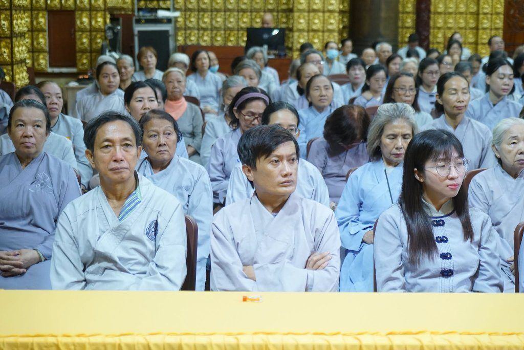 MỘT NGÀY AN LẠC: HỌC CÁCH ĐI TỪ BÓNG TỐI ĐẾN ÁNH SÁNG VÀ NUÔI DƯỠNG HẠNH HIẾU TRONG CUỘC SỐNG